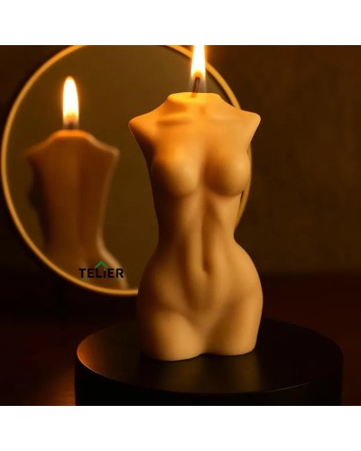 Muza Aprinsă – sculpturală, senzuală și delicată. Lumânare decorativă turnată manual, cu parfum subtil și formă artistică.