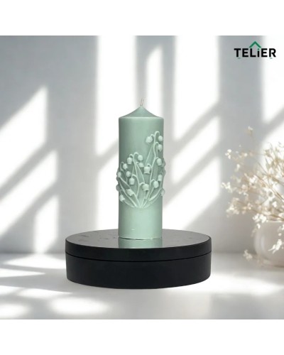 Lumânare handmade verde, cu model floral de mărgăritar, sculptată manual în ceară de soia.