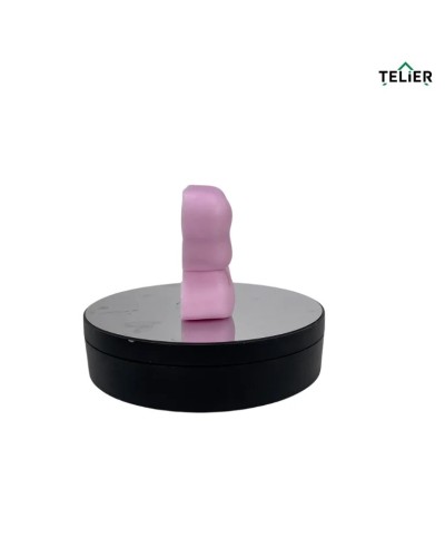 Lumânare handmade albă, în formă de fluture, decorată cu detalii verzi, turnată manual din ceară de soia.