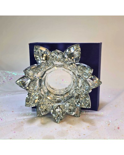 Suport lumânare Lotus din cristal – vedere frontală, model fațetat