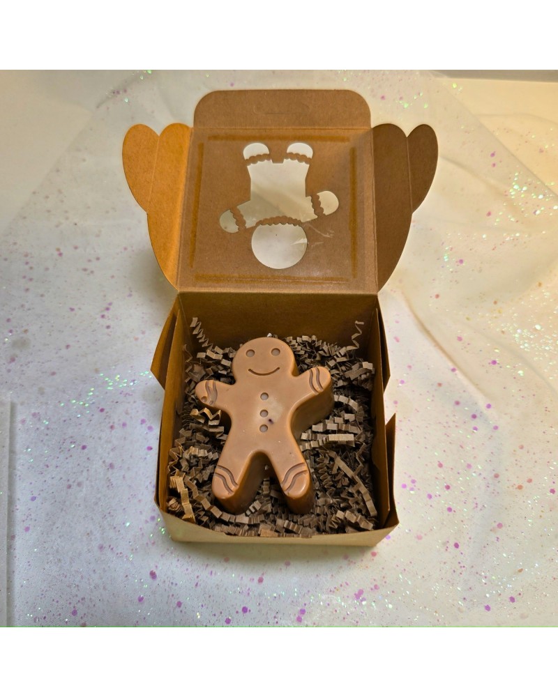 Lumânare de Crăciun în formă de turtă dulce, ideală pentru cadouri.