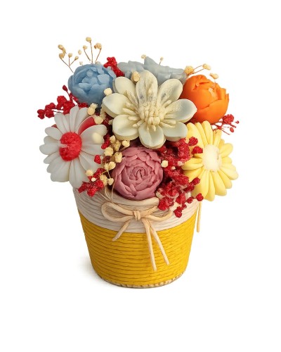 Aranjament floral în coș galben cu flori din ceară de soia