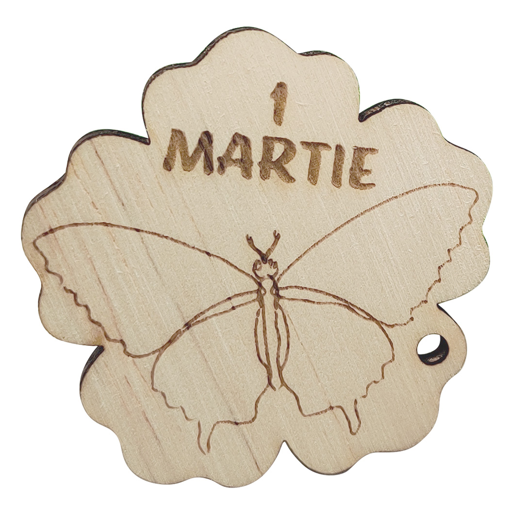 Martisor artizanal in formă de floare cu fluture gravat/decupat - Image 5