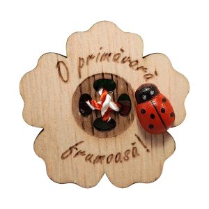 Martisor artizanal din lemn formă de floare, gravat cu mesaj 
