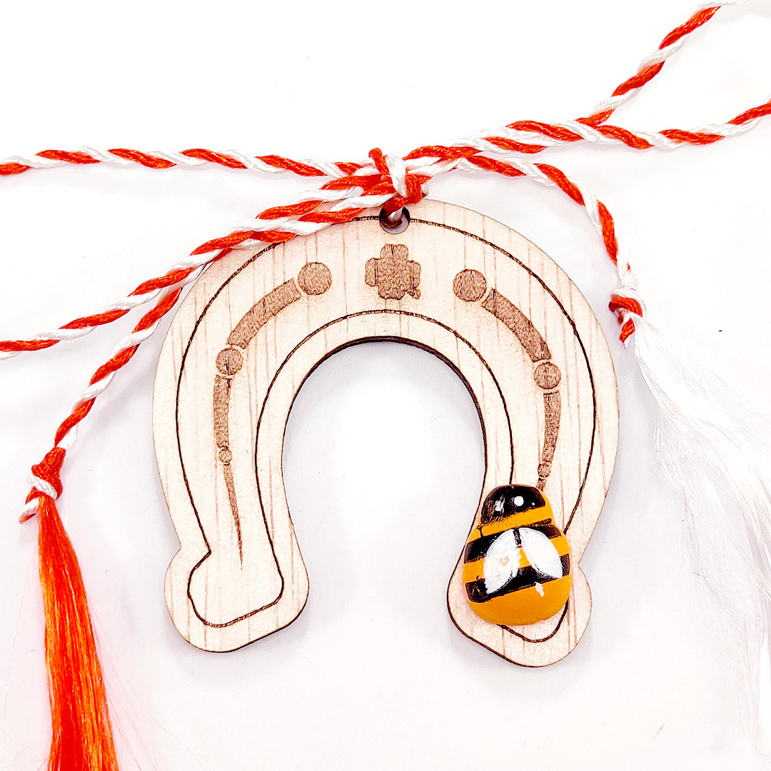 Mărțișor Potcoavă din Lemn cu Magnet – Gravură Handmade - Image 6