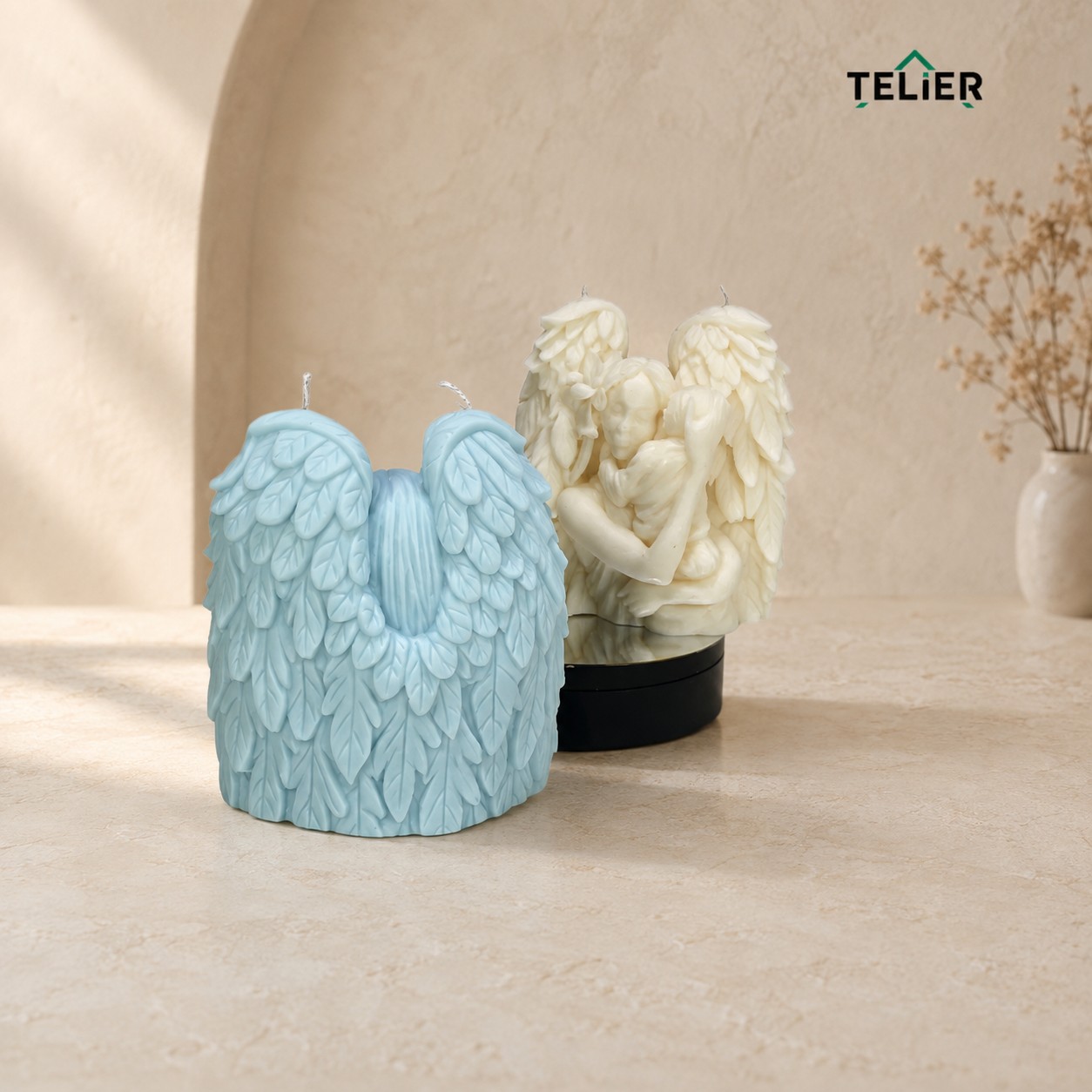 Lumânări decorative parfumate Înger Protector, modele alb și albastru, realizate manual de Telier