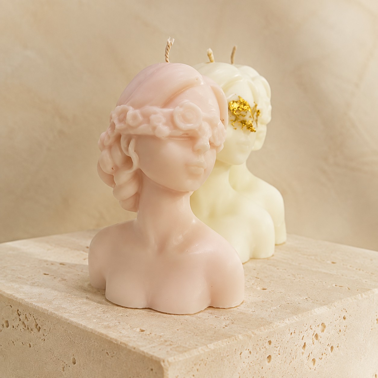 Lumânare decorativă Bust Feminin din ceară de soia, vedere de aproape