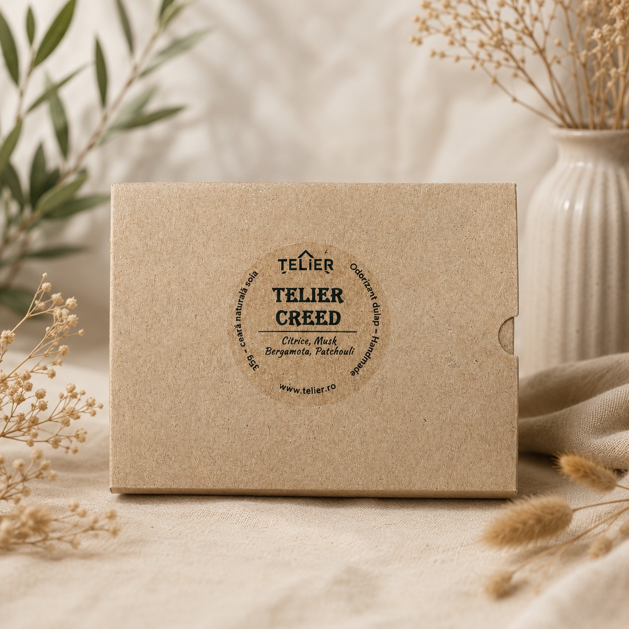 Ambalaj odorizant pentru dulap Telier Creed din ceară de soia naturală, inspirat de Creed Aventus