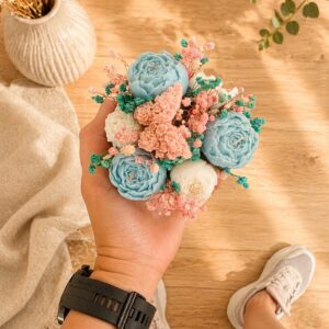 Flori parfumate din ceară de soia în ghiveci ceramic texturat